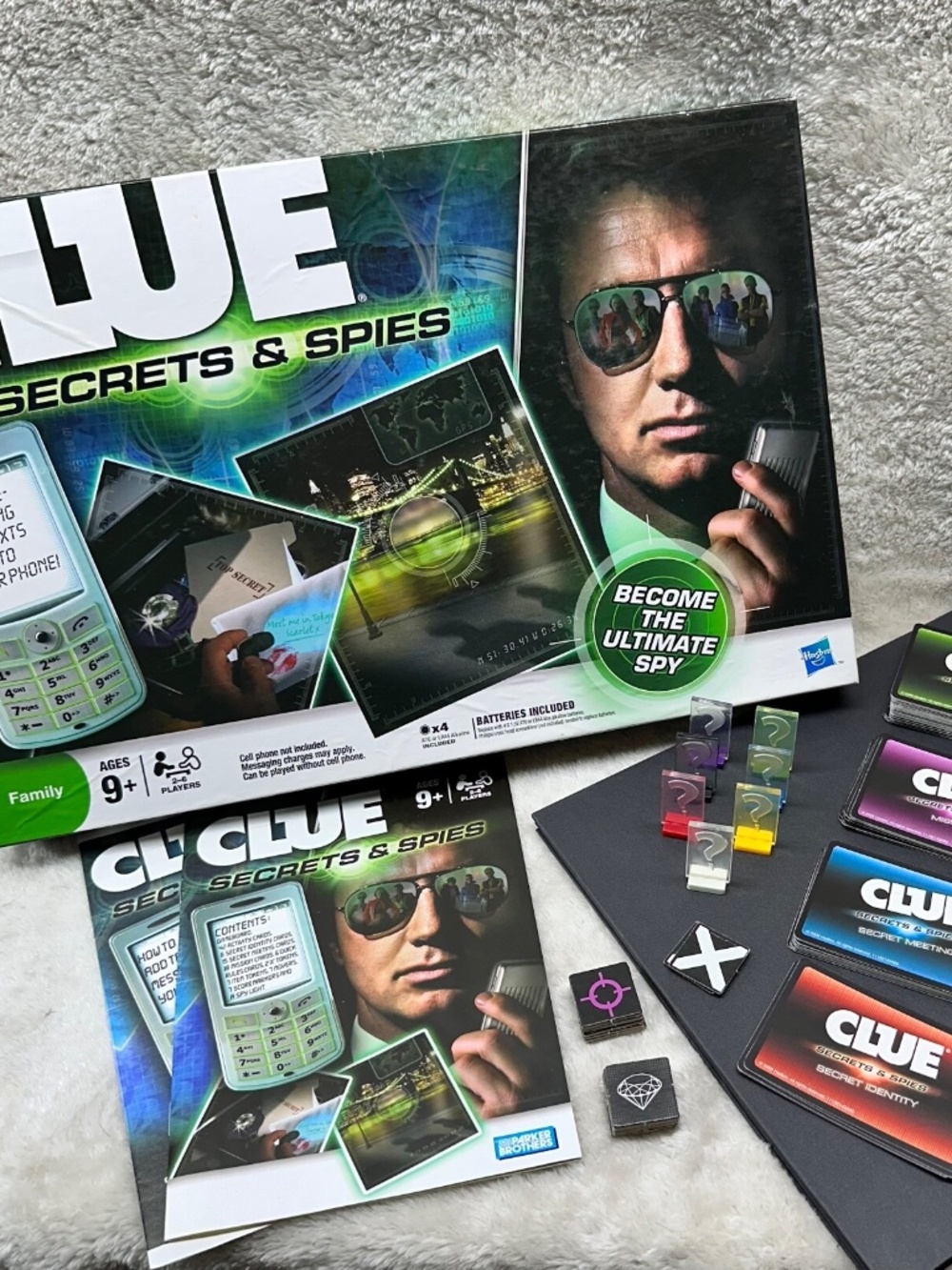 Clue Secrets and Spies COMPLETE Hasbro 2009 Classic Detective Mystery Spy